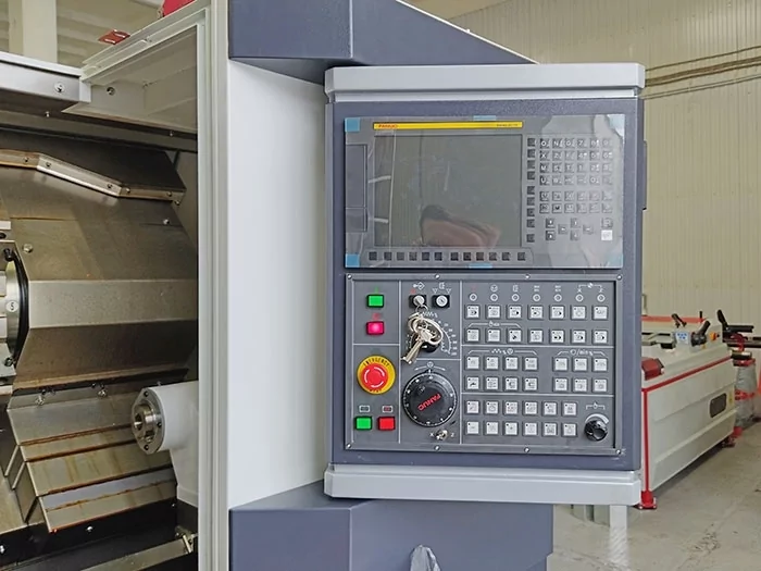 Фото №7. Токарный станок с ЧПУ Fanuc 0i DMTG CL20A с наклонной станиной
