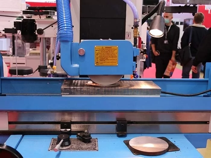 Фото №13. Плоскошлифовальный станок FABTEC SG2050AHD в работе, фото №1