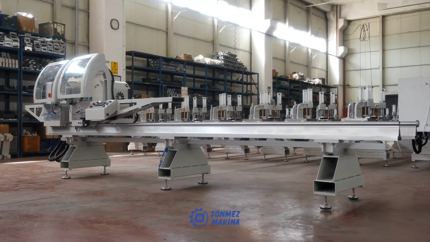 Фото №2. Автоматический двухпильный станок CKM-450 в цехе