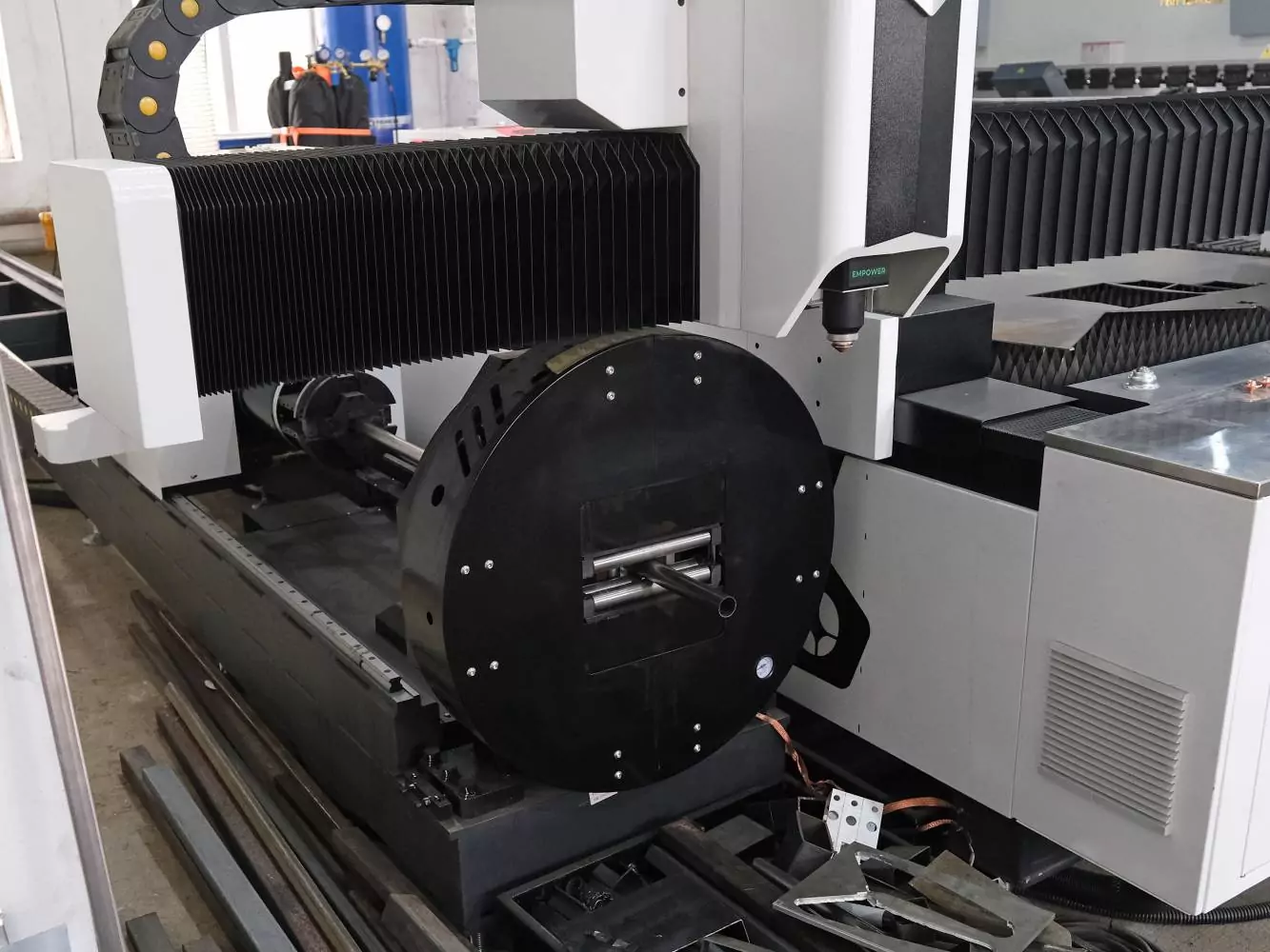 Фото №5. Станок лазерной резки OREE LASER FM3015AT6 с труборезом 6 метров - фото №3