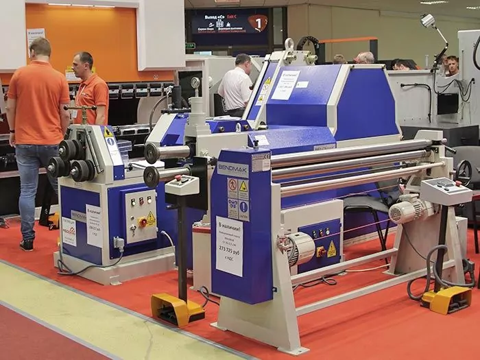 Вальцы с электроприводом Bendmak CY 70-15/1.2М (справа)