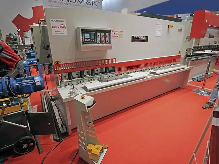 Гидравлическая гильотина QC12Y - 10x3200 с ЧПУ Е21S