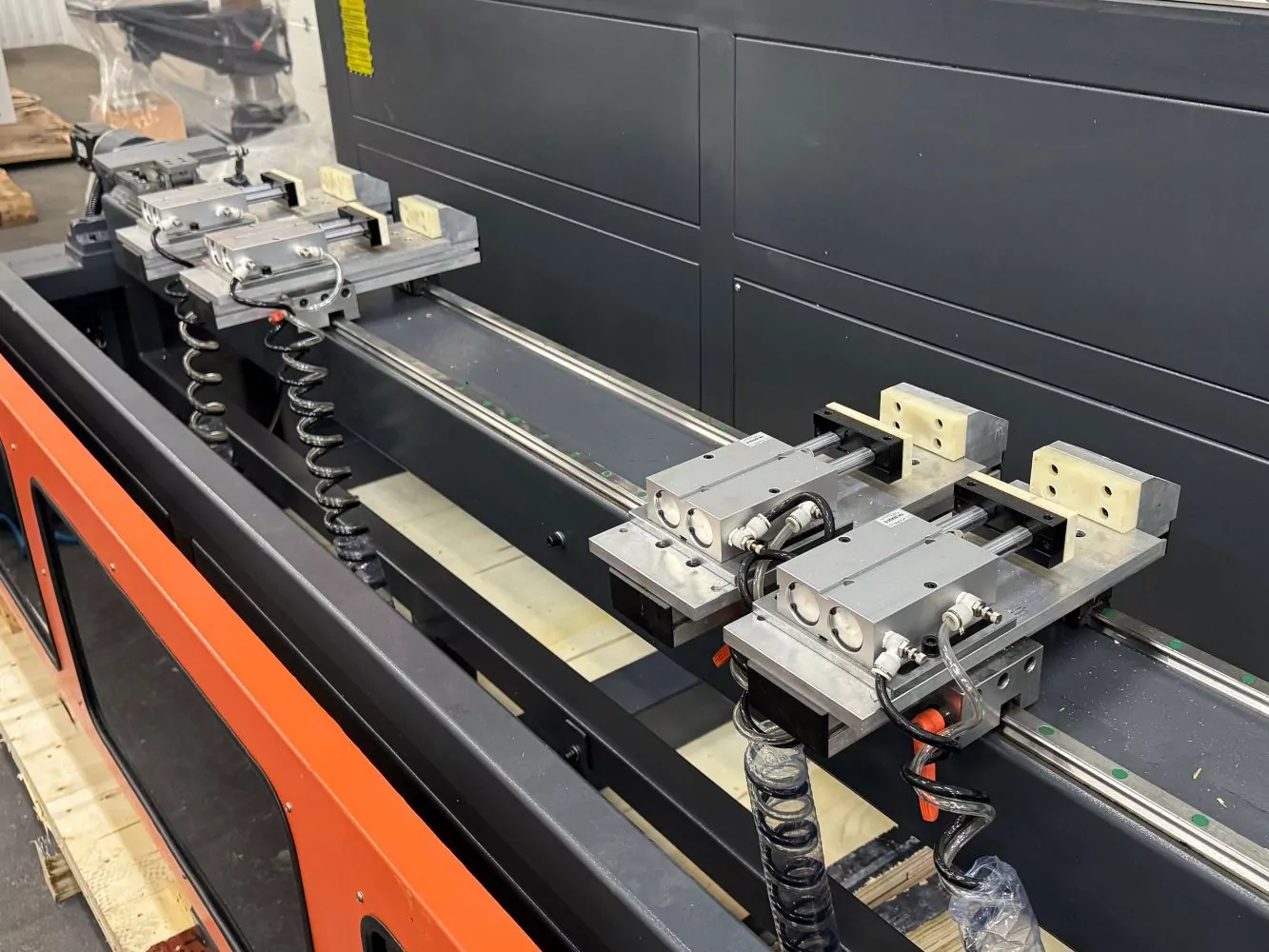 Фото №5. Сверлильно-фрезерный станок с ЧПУ ZSSD-CNC-3000 - поворотный стол