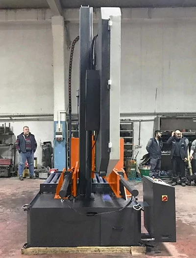 Фото №3. Полуавтоматический двухстоечный ленточнопильный станок DISPA D-Y 1300. Вид сбоку