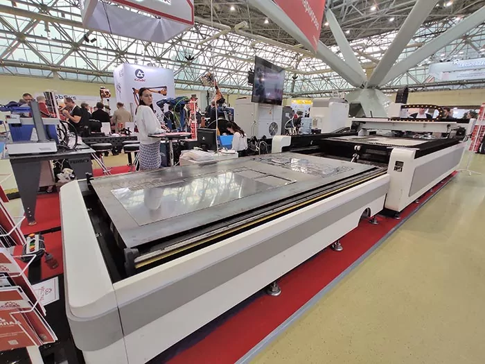 Станок лазерной резки Gweike LF3015GC