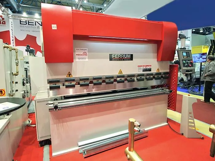Вертикальный листогибочный пресс FERRUM WC67Y-63T/2500