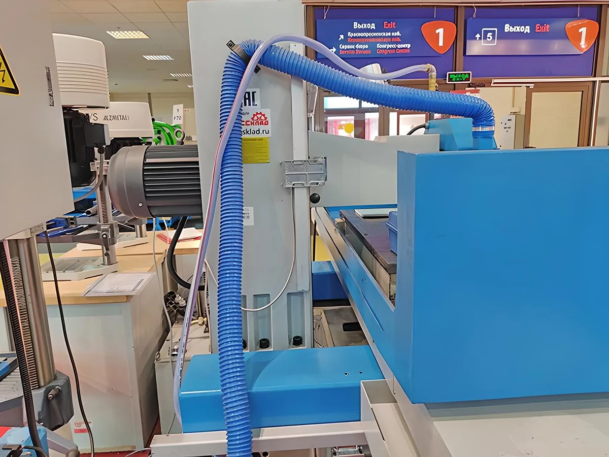 Фото №8. Плоскошлифовальный станок FABTEC SGA40100AHD снизу станка располагаются пылесос и магнитный спаратор, фото №1