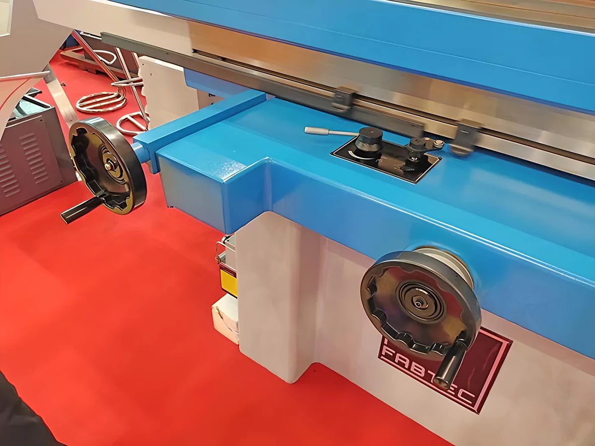 Фото №11. Плоскошлифовальный станок FABTEC SGA40100AHD - имеет автоматический и ручной режим работы, фото №1