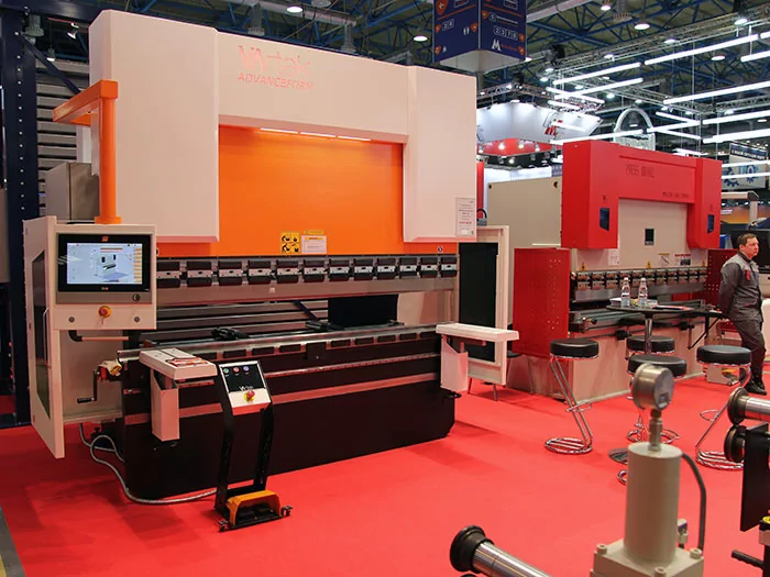 Гибочный пресс VARTEK AdvanceForm 2600x100 с сегментным пунсоном