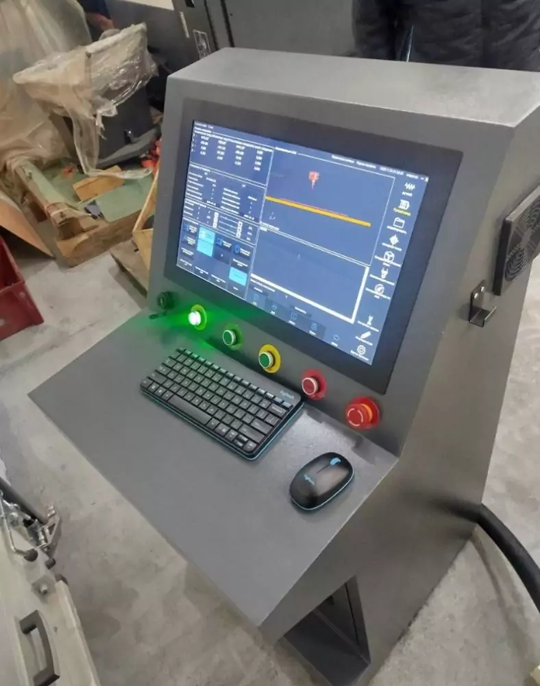 Фото №11. Сверлильно-фрезерный станок с ЧПУ ZSSD-CNC-3000 - стойка управления