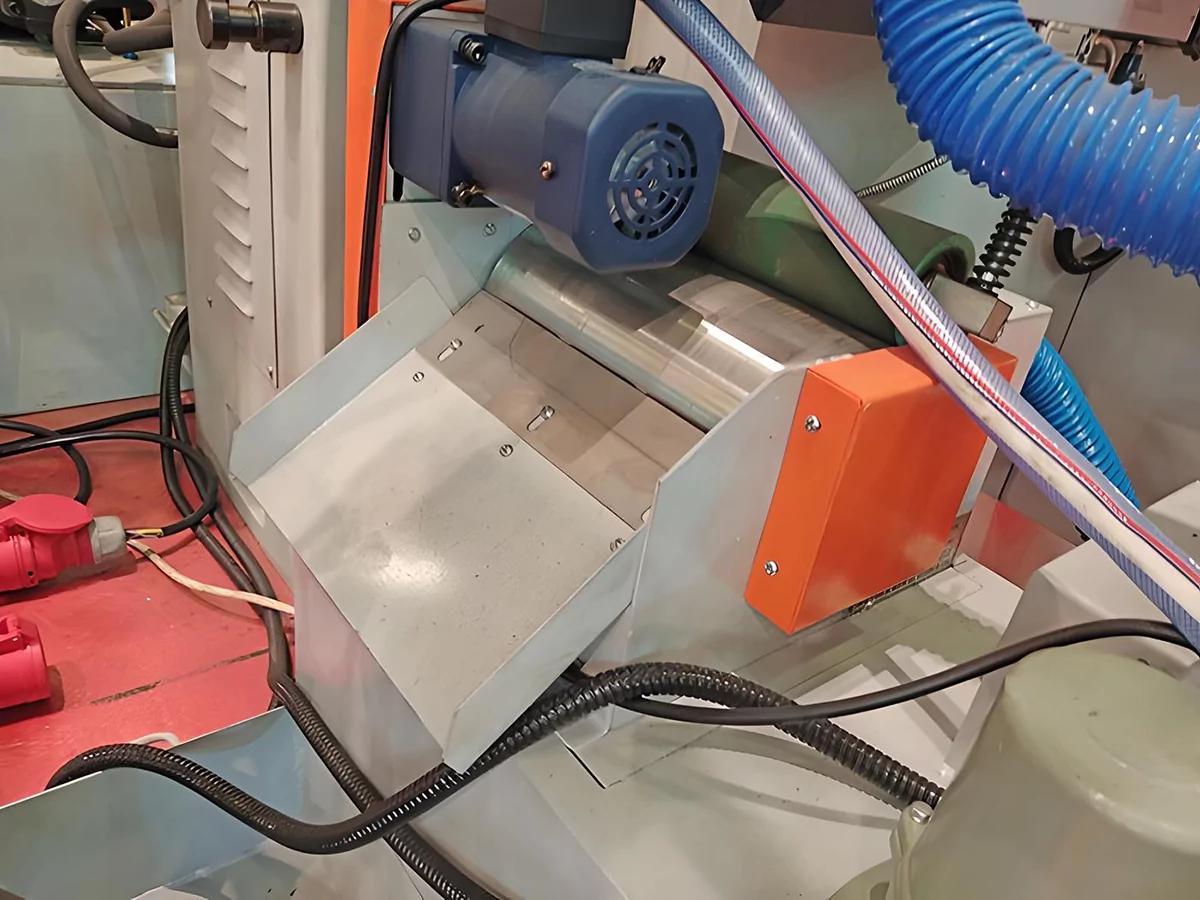 Фото №10. Плоскошлифовальный станок FABTEC SGA40100AHD система чистки с магнитным сепаратором, фото №1