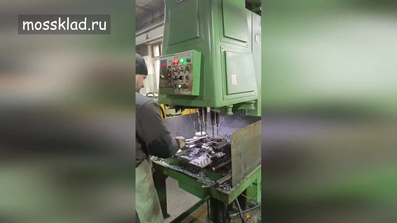 Видео: Многошпиндельный сверлильный станок ZB 5220 - 8