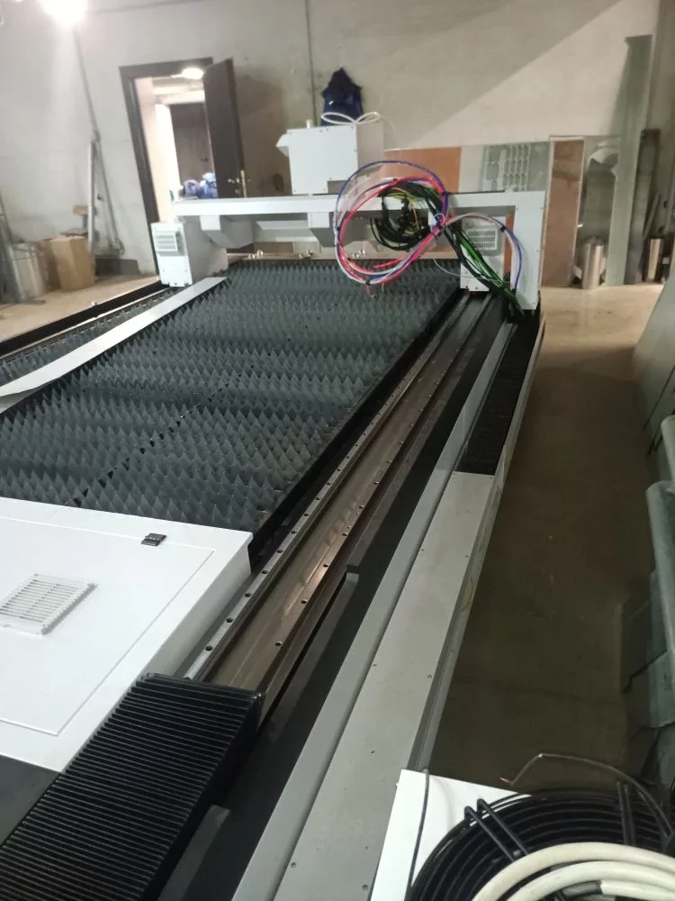 Станок лазерной резки PS3015 Raycus 3000W на площадке в Костроме перед запуском