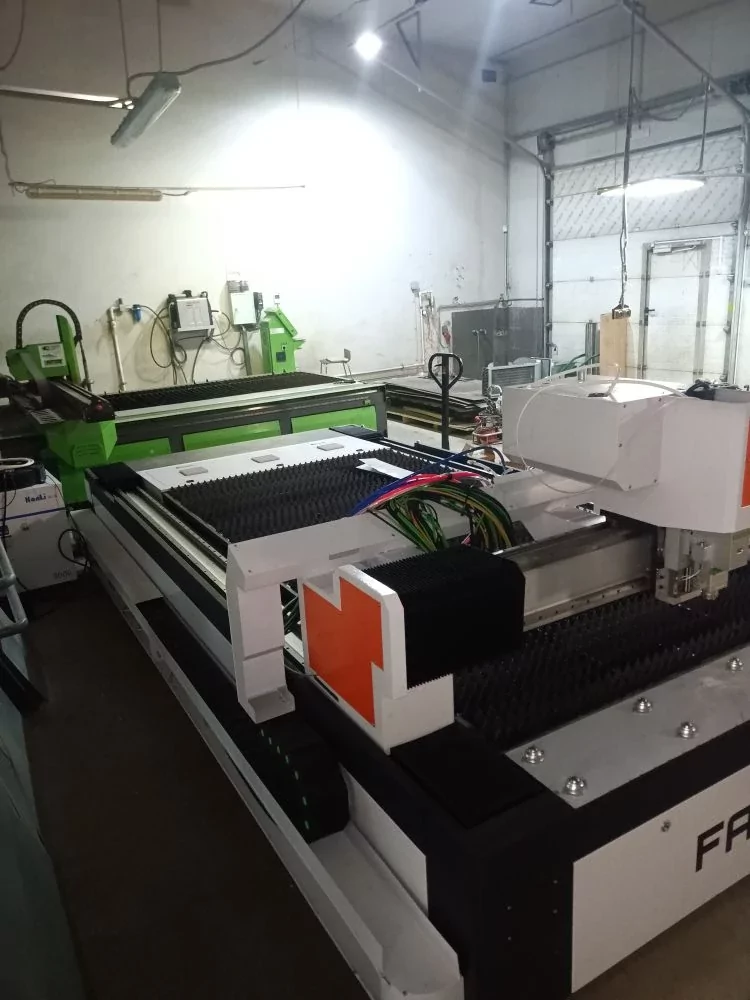 Станок лазерной резки PS3015 Raycus 3000W на площадке в Костроме перед запуском